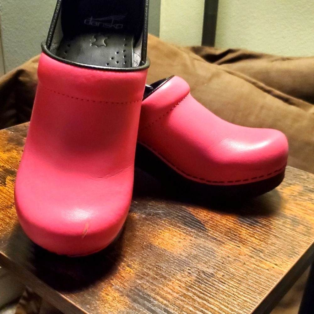 Dansko Pro Clog size 38 Hot Pink small scuff on right toe. Reatail $135